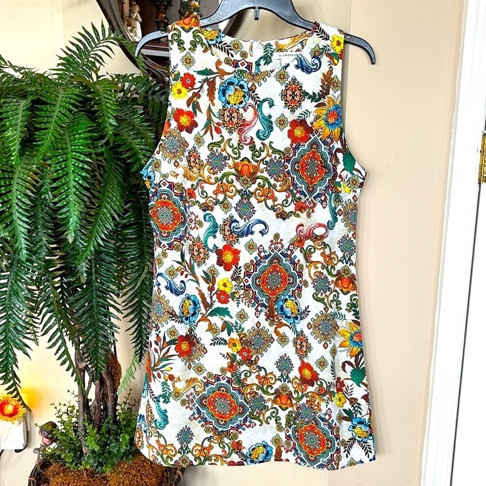 NWOT Glamorous Sleeveless Shift Dress Mini Colorful Graphic Print Floral Paisley